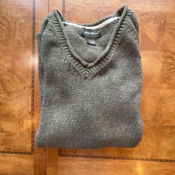 Eddie Bauer Green Medium V Neck Sweater! - Picture 1 of 8